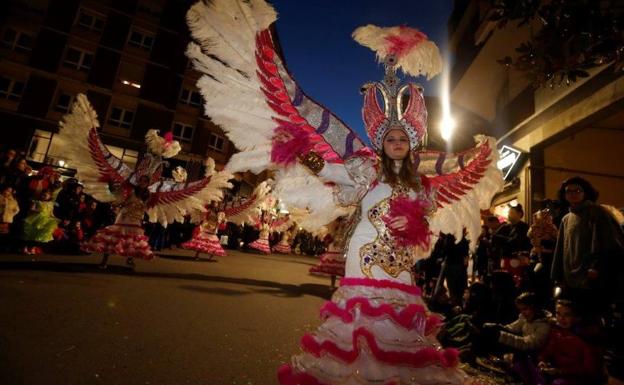 Oviedo vive a lo grande el Antroxu de día y de noche