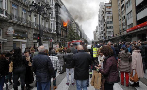 La familia del bombero fallecido en el incendio de Uría lleva a juicio al Ayuntamiento de Oviedo