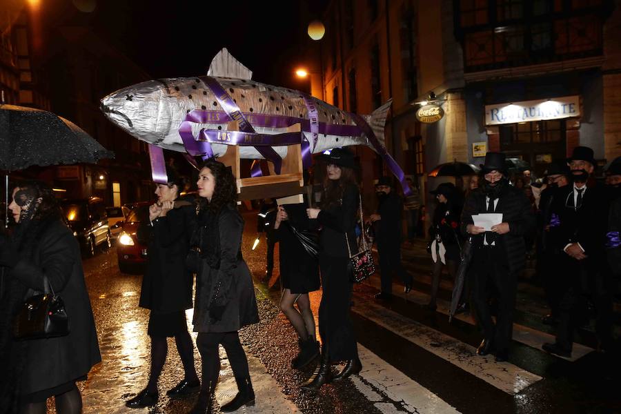Arriondas desafía a la lluvia en un desternillante Entierru