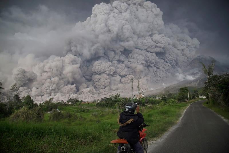 El volcán Sinabung entra en erupción