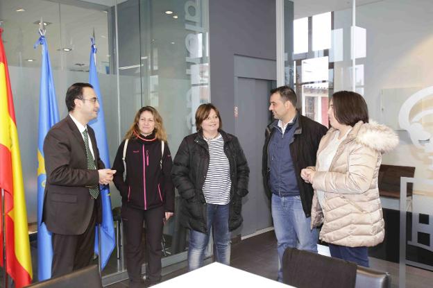 Ribadedeva se rebela y exige una solución a la falta de pediatra