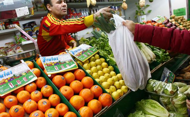 El incierto camino hacia el fin de las bolsas de plástico gratuitas