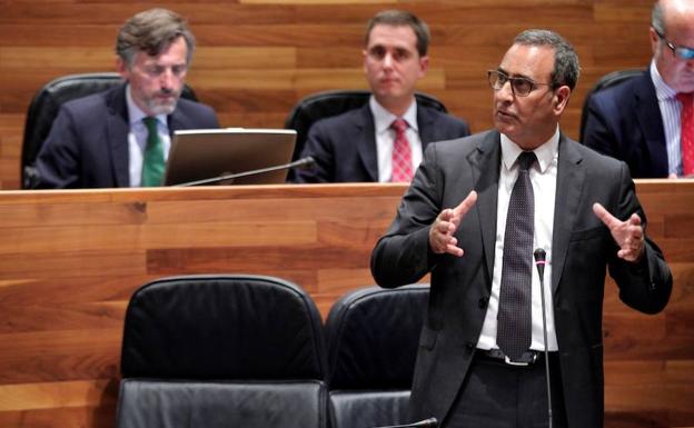 Fernando Lastra dice que las emisiones de La Pereda se reducirán un 70% con la quema de combustibles sólidos