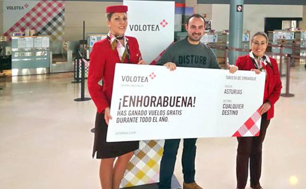 David Carus, ganador en Asturias del concurso de Volotea para viajar gratis durante un año