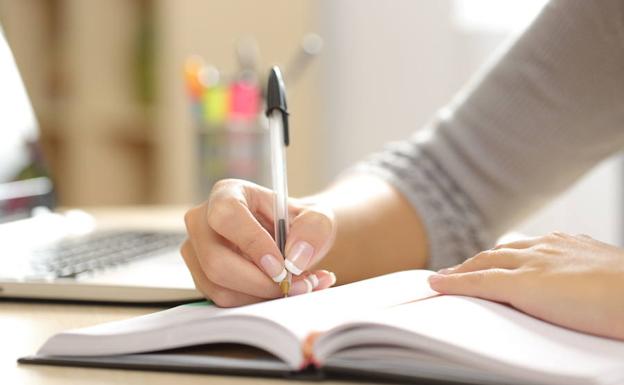 Descubre que su padre no era quien ella pensaba gracias a su profesora de Biología