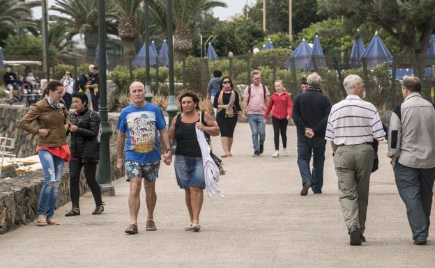 España recibe un 5,2% más de turistas en enero, con un gasto de 4.501 millones, un 5,6% más