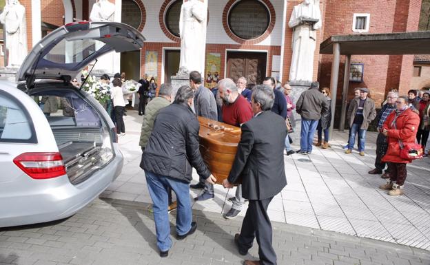 Blimea se vuelca con la familia de 'Milio' en el funeral