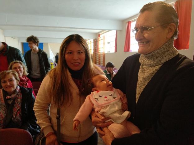 Villayón rinde homenaje a Leyre Larriet, única niña nacida en el concejo en 2017