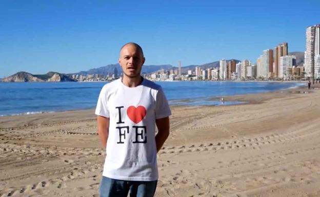 Ofrece 10.000 euros por una foto que le demuestre que la Tierra es redonda