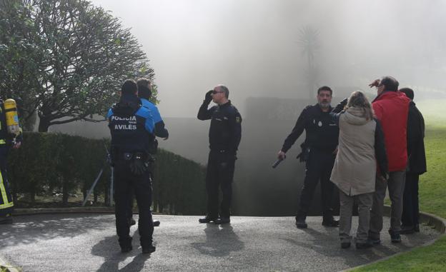 Arde un coche estacionado en un garaje subterráneo de Fernando Morán