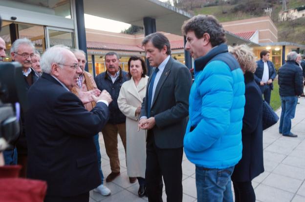 El emocionado adiós de Javier Fernández a Misael Férnández Porrón: «Era un tipo estupendo»