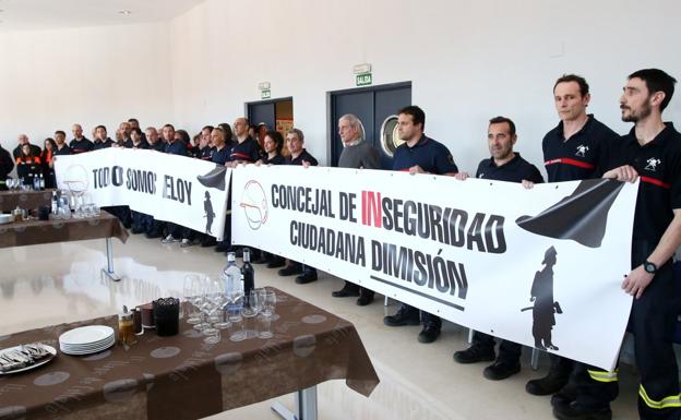 Bomberos de Oviedo piden la dimisión del edil de Seguridad bajo el lema 'Todos somos Eloy'