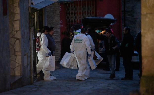 Diez horas de registro en la casa del detenido por la muerte de Paz Fernández