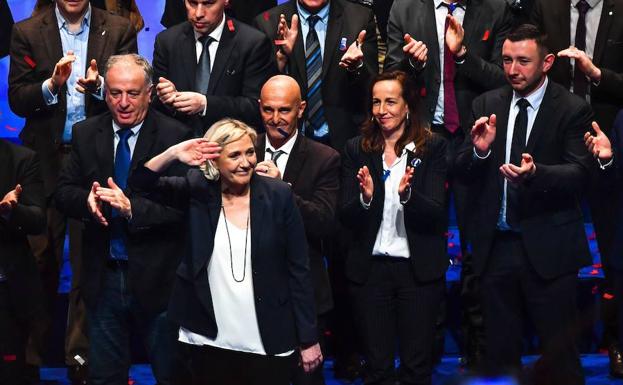 Marine Le Pen propone rebautizar el Frente Nacional tras renegar de su padre