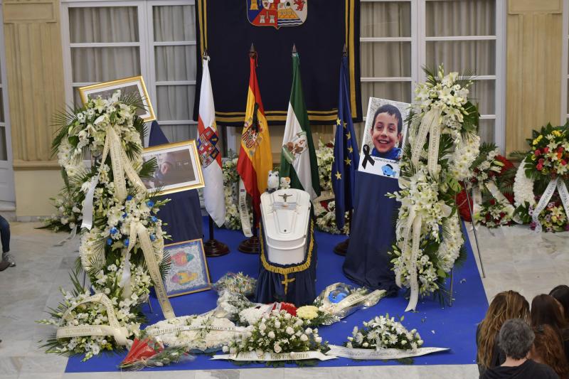 Centenares de personas despiden al pequeño Gabriel