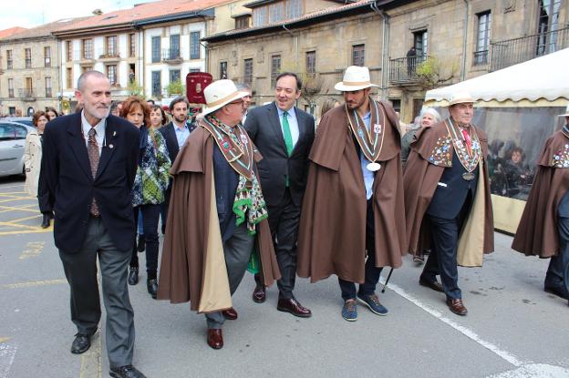 Villaviciosa y Granada, hermanadas por les fabes