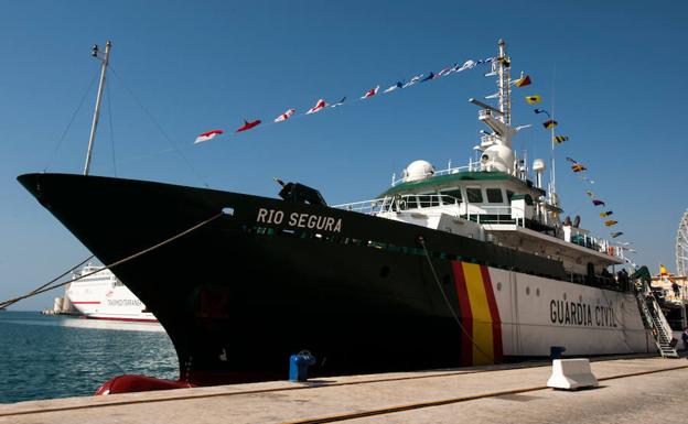 El Buque Oceanográfico de la Guardia Civil 'Río Segura' llega a Gijón para dar apoyo en la campaña de la Xarda