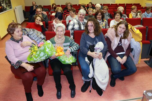 Turón rinde homenaje a las mujeres del carbón y a la abuela del valle