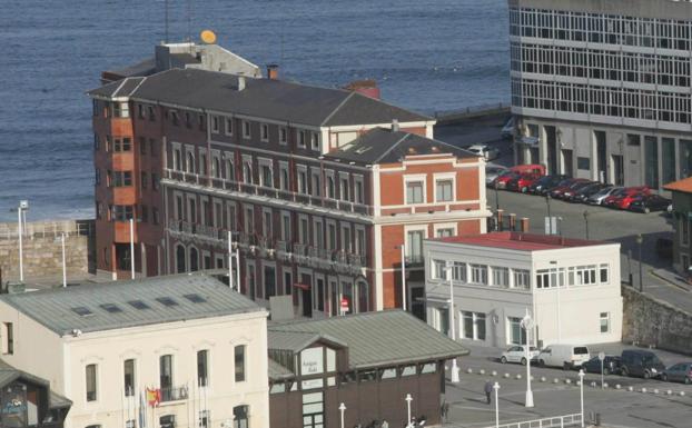 El PP urge cambios en el plan especial de Cimavilla para dar a la sede del puerto uso hotelero