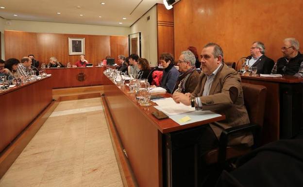 Los partidos acuerdan las nuevas liberaciones del PP entre críticas