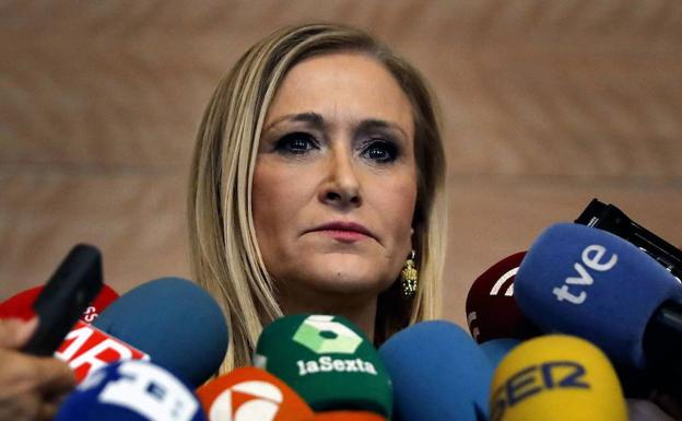 Cristina Cifuentes, acusada de falsificar notas para obtener un máster