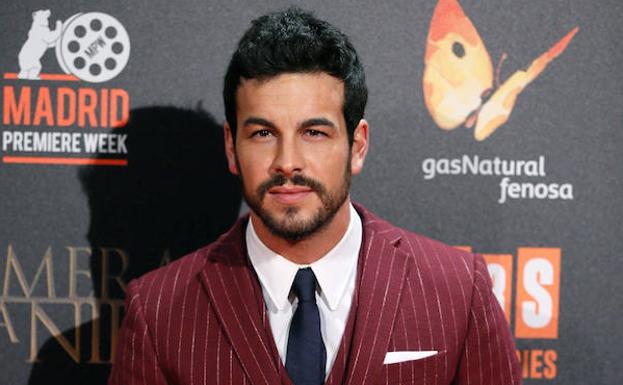 Mario Casas, pillado besando a una «misteriosa» mujer