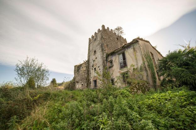 La torre de Noriega se reparará en septiembre tras no aparecer herederos