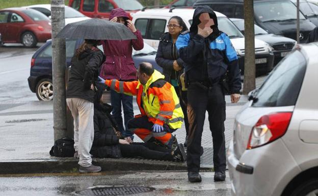 Un herido en una colisión entre dos vehículos en Gijón