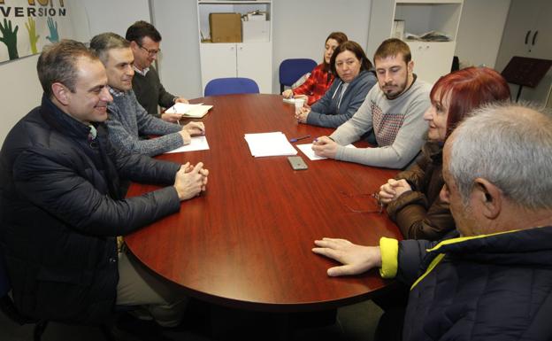 Ardura y federación de vecinos de Gijón acercan posturas en materia de contaminación