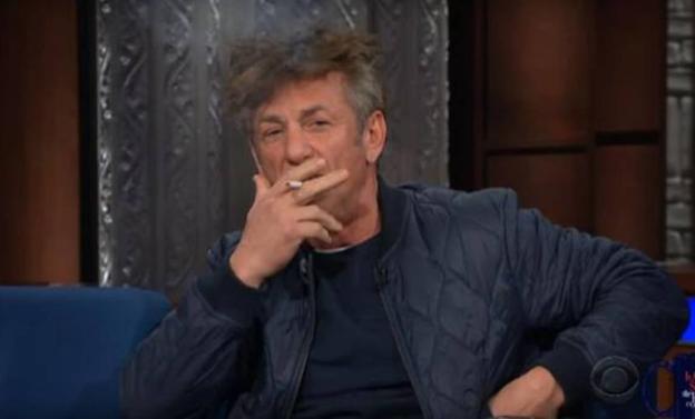 Sean Penn aparece drogado en una entrevista y se pone a fumar en el plató