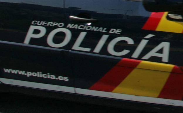 Detenido un hombre por destrozar el coche de un vecino con el que mantuvo una discusión en Gijón