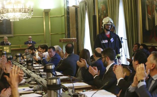 «Ningún concejal ha puesto en duda la honorabilidad o profesionalidad de Eloy Palacio o cualquier otro bombero»