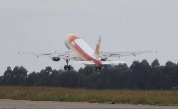 Así califica Iberia la puntualidad de los vuelos del Aeropuerto de Asturias