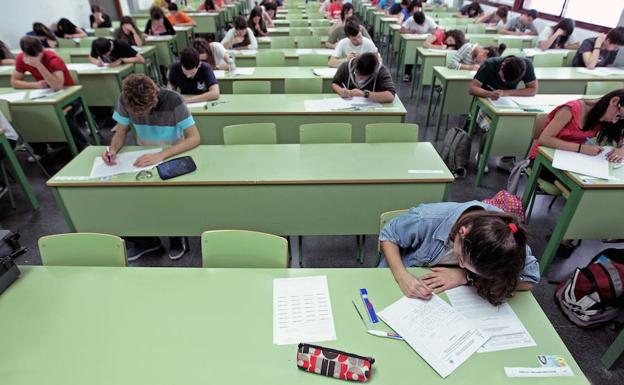 Dos universitarios valencianos 'hackean' a 40 profesores para mejorar sus notas