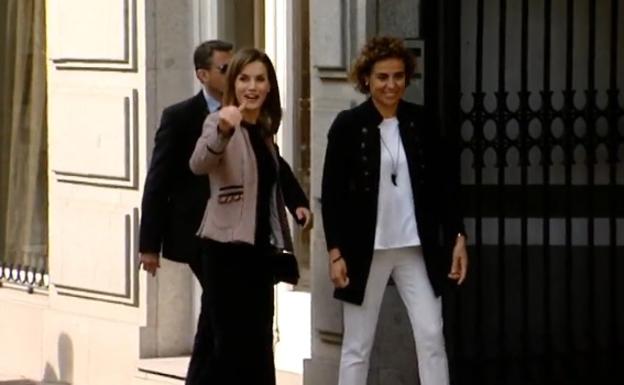 La Reina Letizia, sonrisas como respuesta tras la polémica