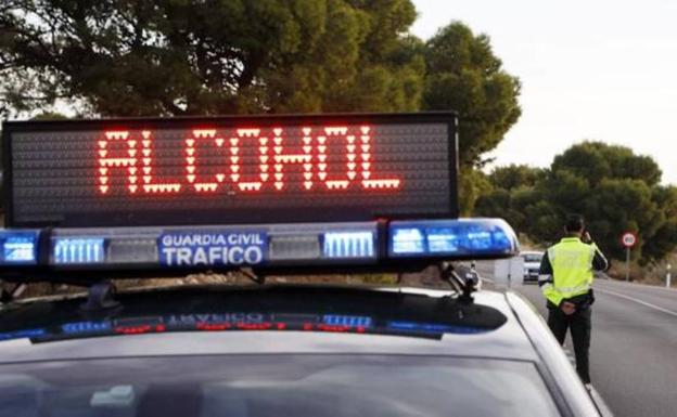 Etílica y sin carnet al ir a recoger a sus hijos a la salida del colegio