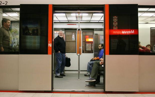 Agresión en Bilbao: cinco menores escupen y golpean en el metro a una mujer que les recriminó su actitud