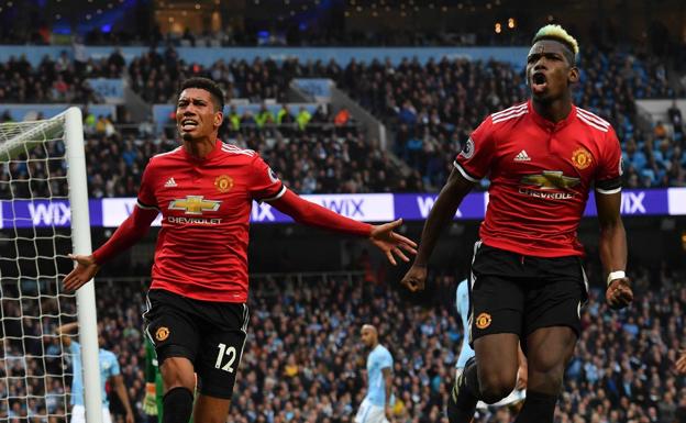 El United se lleva al derbi de Mánchester y aplaza el título del City