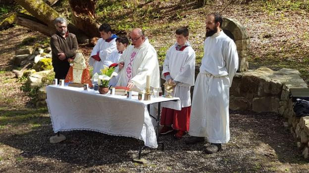 Villamayor devuelve a la Santina a su cueva blindada