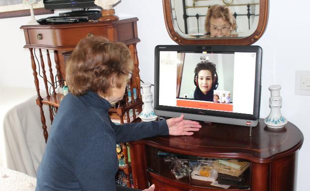 Compañía a través de la pantalla