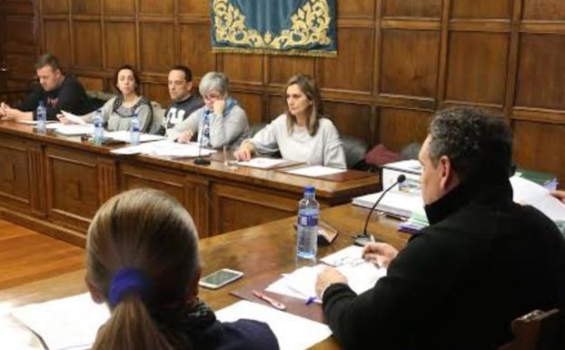 Nava aprueba un presupuesto de 4,15 millones, un 4,5% menor que el de 2017