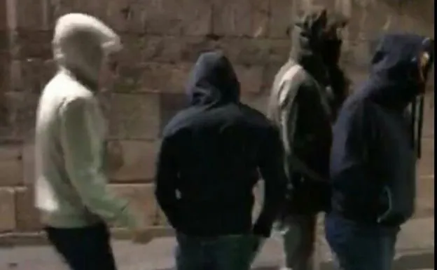 Detenidos cuatro ultras como autores del ataque a los clientes de un bar de Gijón