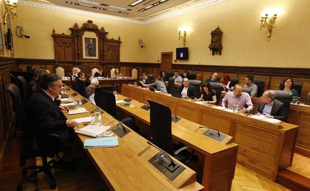El Pleno gijonés desbloquea las modificaciones de la prórroga