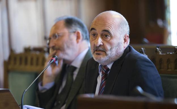 La Junta General reprueba al síndico mayor y pide su «renuncia inmediata»