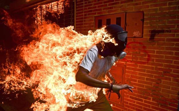 El venezolano Ronaldo Schemidt gana el premio World Press Photo
