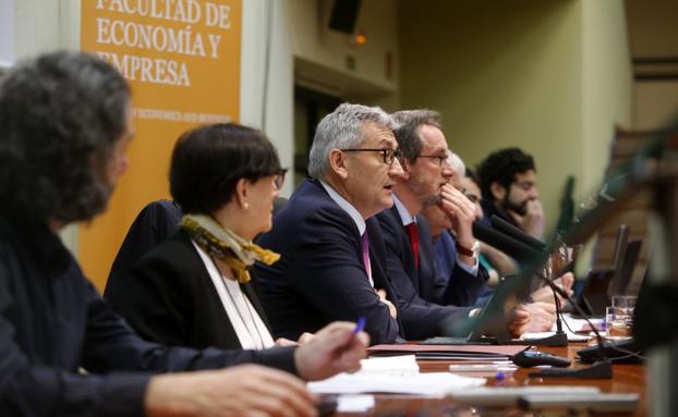 El claustro de la Universidad de Oviedo aprueba actuar contra los símbolos franquistas