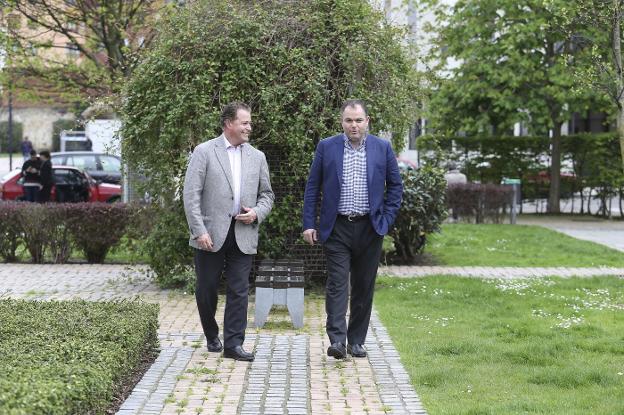 Baragaño y Paniceres optan a las presidencias de las cámaras con la fusión como objetivo