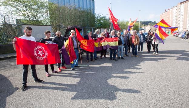 Las banderas tricolor ondean en la comarca por el Día de la República