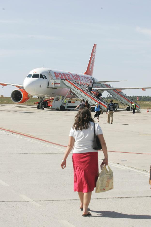 Una campaña de firmas intenta evitar que EasyJet abandone la ruta a Londres