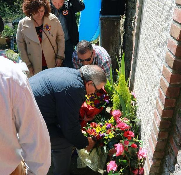 El cementerio de Vegadotos acoge el acto en recuerdo de las víctimas del franquismo